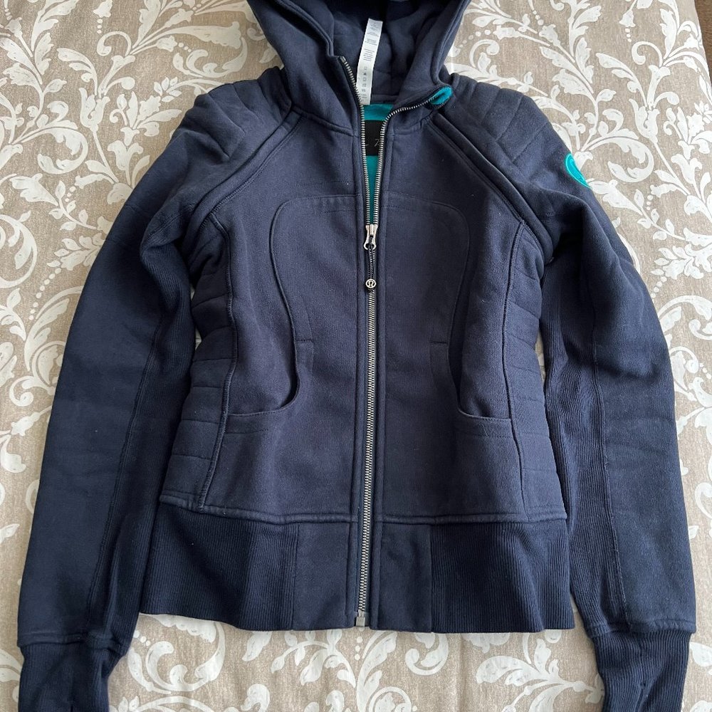 Lululemon Stretch Scuba Hoodie in Dark Blue in Size 2.